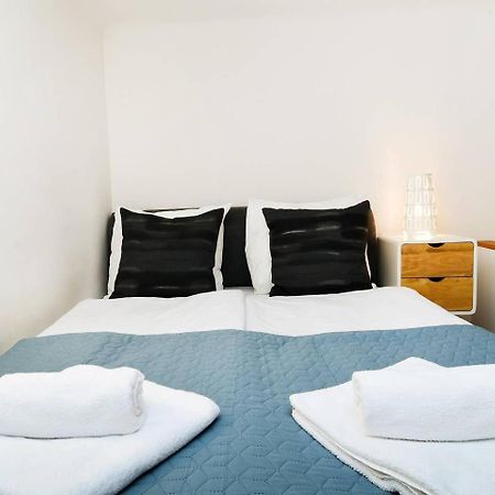 Central & Colorful Studio With Air Conditioning Budapest Exterior foto