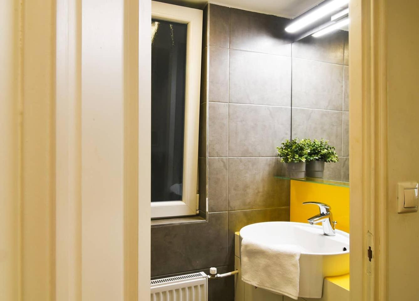 Central & Colorful Studio With Air Conditioning Budapest Exterior foto