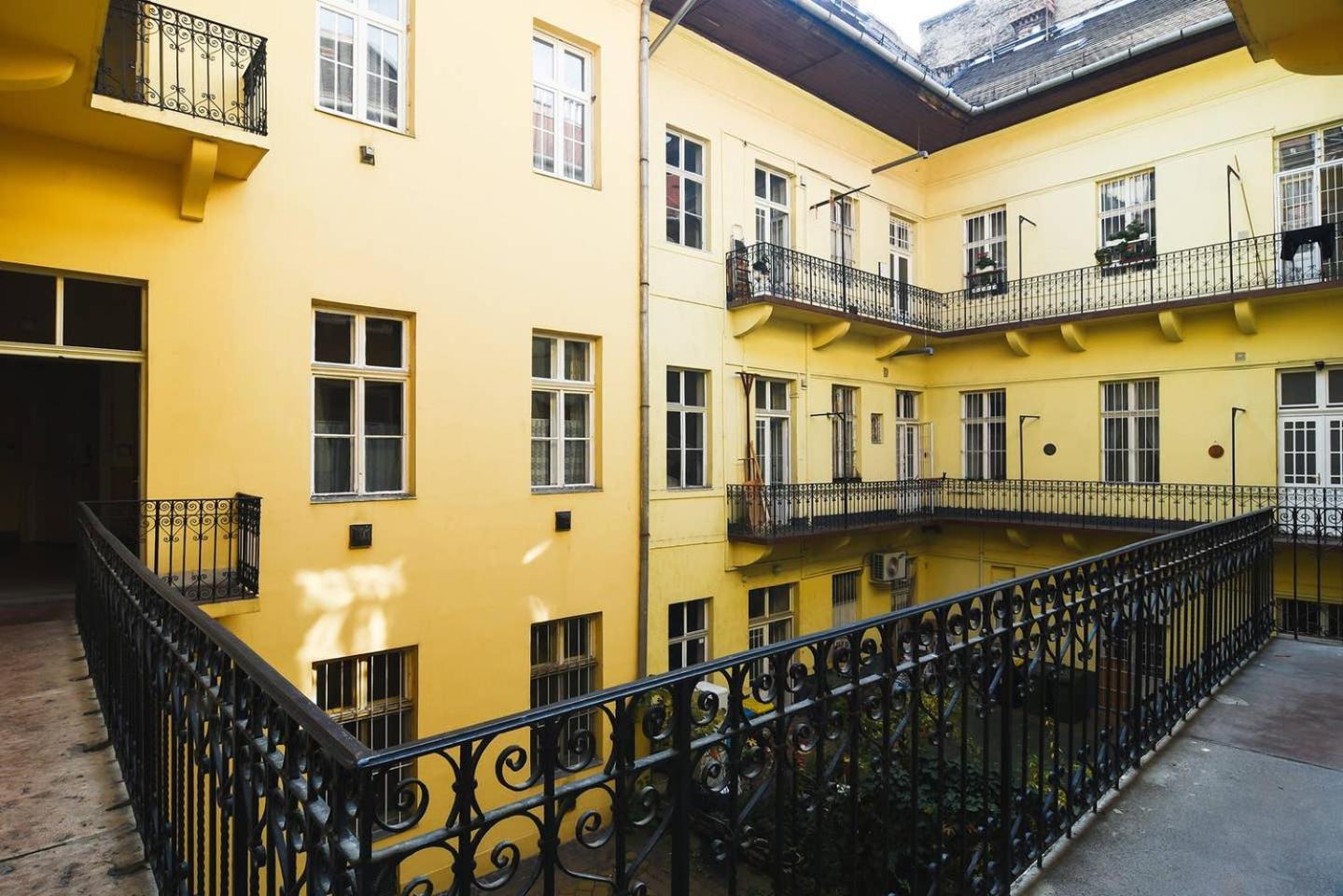Central & Colorful Studio With Air Conditioning Budapest Exterior foto